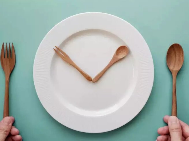 این ۵ عادت غذایی قند خون را به سرعت افزایش می‌دهند | چه عاداتی باعث کنترل قند خون می‌شوند؟