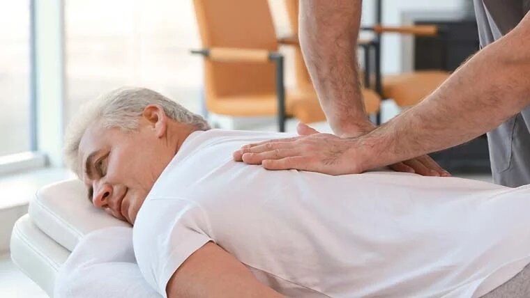 تاثیر شگرف ماساژ بر افزایش طول عمر | تحقیقات از فواید کم نظیر ماساژ چه میگویند؟