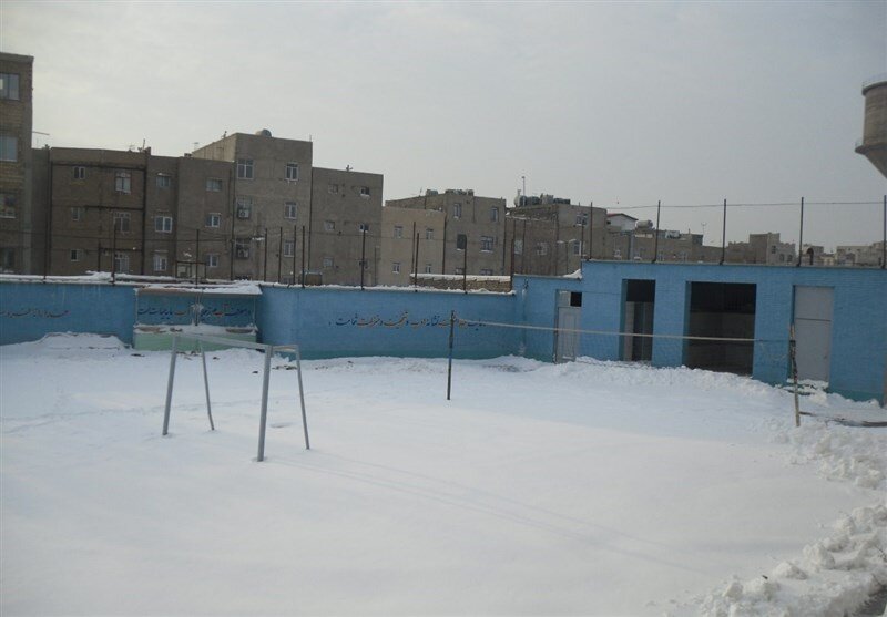 مدارس در برف