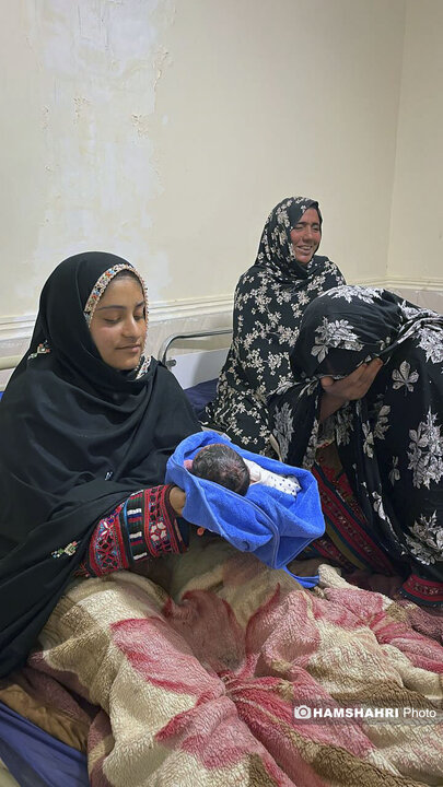 ببینید لبخند به زندگی با تولد نوزاد در منطقه سیل زده سیستان و بلوچستان |تصاویر