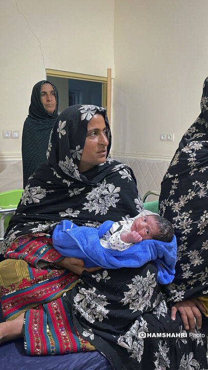 ببینید لبخند به زندگی با تولد نوزاد در منطقه سیل زده سیستان و بلوچستان |تصاویر