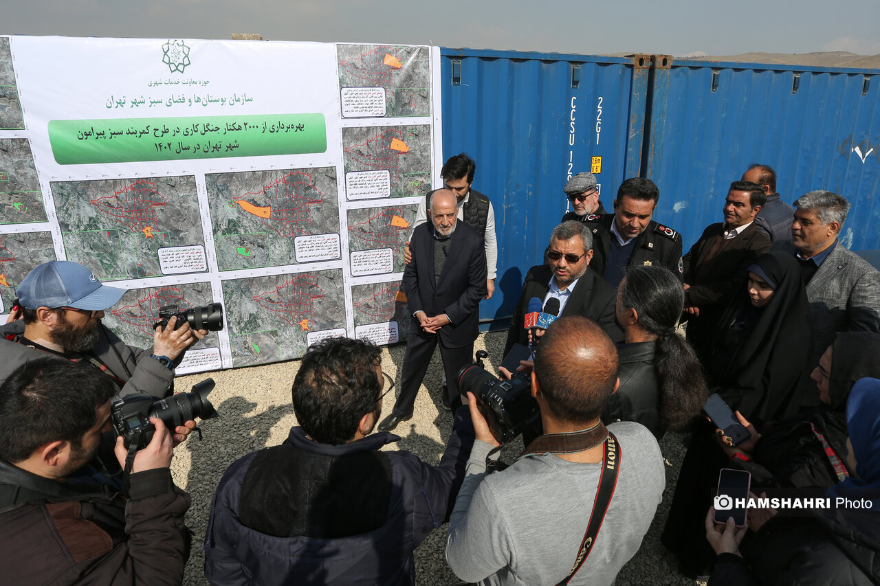 مراسم درختکاری ویژه اصحاب رسانه و بهره برداری از۲۰۰۰ هکتار جنگل‌کاری در طرح کمربند سبز تهران