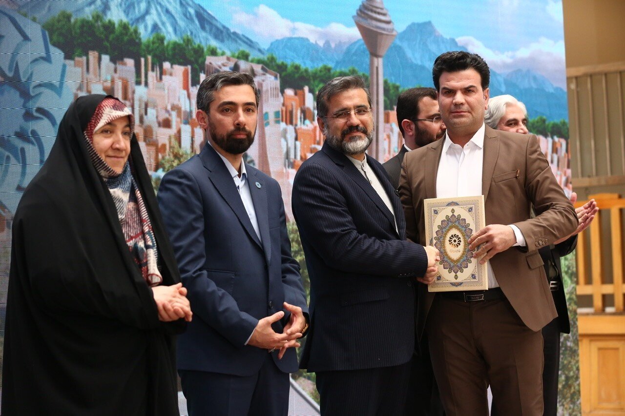 جشن اهالی کتاب در خانه جدید و یکصد ساله