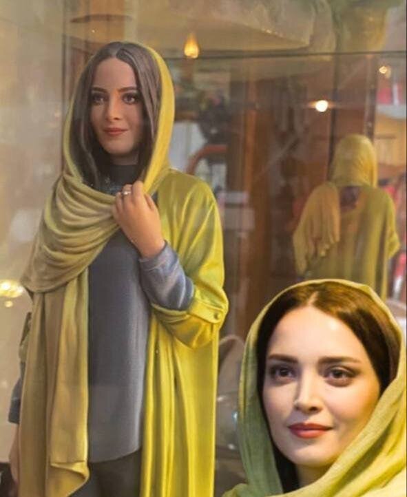 بهنوش طباطبایی از مجسمه تمام قدش رونمایی کرد | عکس