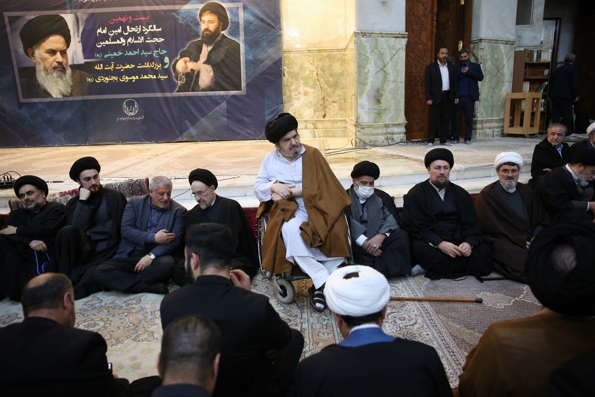 نوه امام خمینی ویلچرنشین شد (عکس)