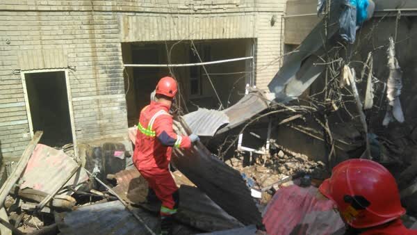 تصاویری از حجم مواد محترقه و وضعیت خانه منفجر شده در خیابان ری + فیلم