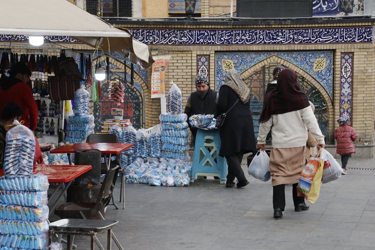 مشتری این بسته های نمک حاجتمندان هستند | در حوالی امامزاده صالح چه می گذرد؟