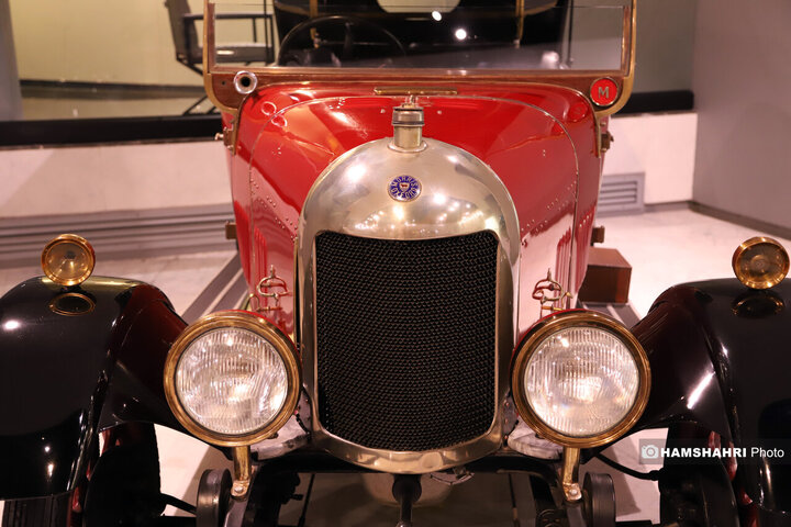 رونمایی از کالسکه های ترور ناصرالدین شاه و تاجگذاری محمدرضا پهلوی