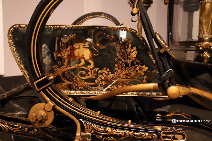 رونمایی از کالسکه های ترور ناصرالدین شاه و تاجگذاری محمدرضا پهلوی