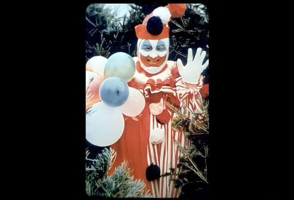 دلقک مهربان، قاتل سریالی بود | دلقک قاتل چند نفر را به قتل رساند؟