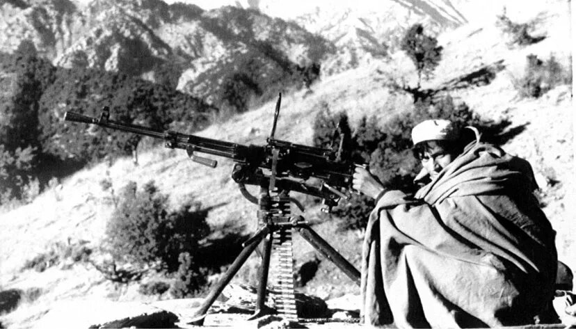 ماجرای عجیب جوشاندن گلوله های فشنگ توسط سربازان شوروی در افغانستان برای تهیه غذا