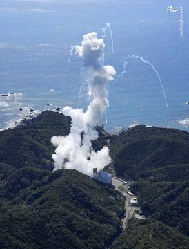 انفجار موشک اسپیس وان پس از پرتاب از پایگاه ژاپن