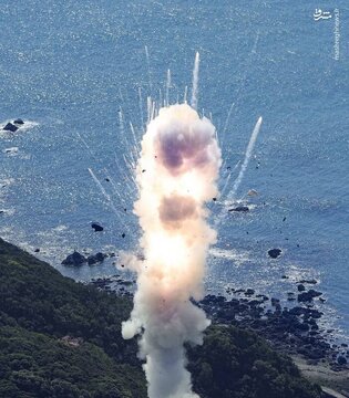 انفجار موشک اسپیس وان پس از پرتاب از پایگاه ژاپن
