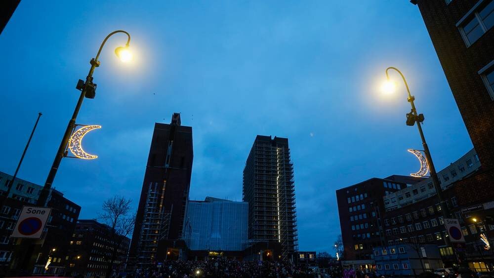 حال و هوای ماه رمضان در شهرهای مطرح اروپایی | چطور خیابانهای اسلو پر از هلال ماه رمضان شد؟