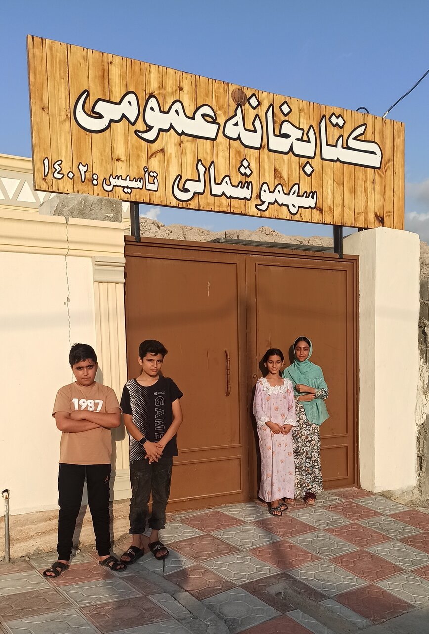 سفره کتاب در پایتخت انرژی | بچه ها کتابخانه این روستا را چیدند