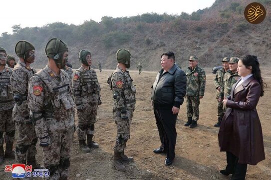 رهبر کره شمالی و دخترش در تمرینات نظامی ارتش