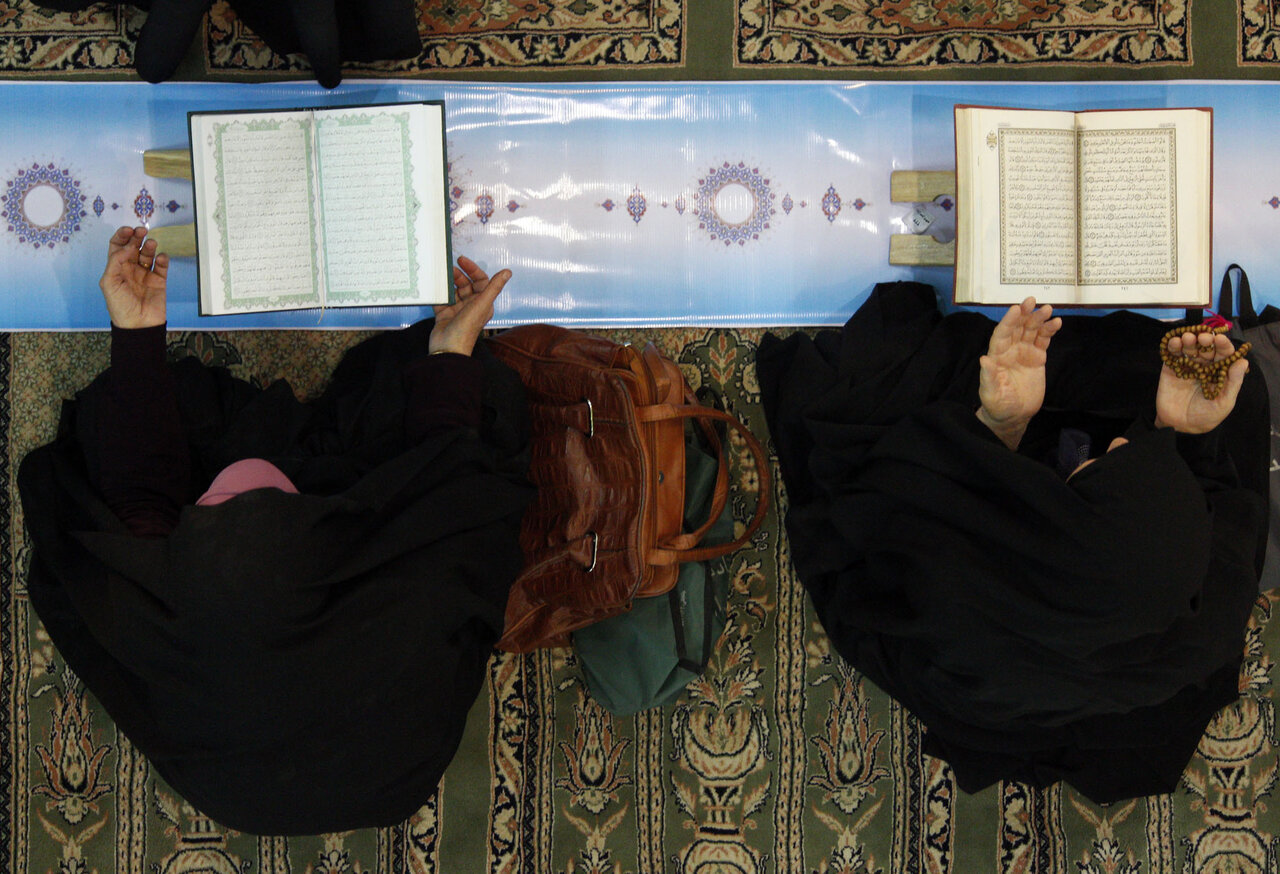 ۳۰ آیه حفظ کن و جایزههای نفیس بگیر! | از هزینه سفر حج تا گوشی موبایل در طرح مسطورا