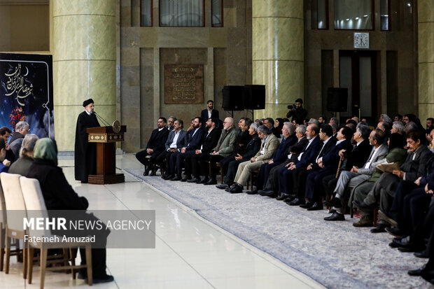 چهرههای هنری که برای دیدار با رئیس جمهور آمدند | تصاویر