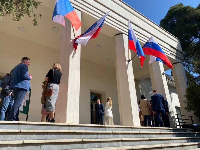 رأیگیری انتخابات ریاستجمهوری روسیه در ایران + تصاویر | چند شهروند روسی در تهران رای دادند؟