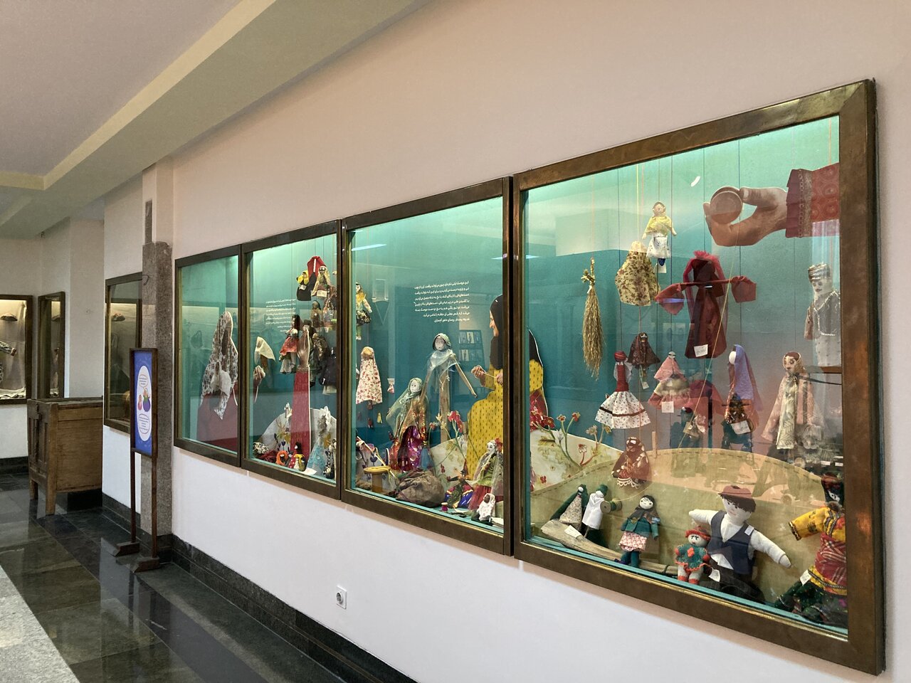 گشتی در موزه اسباببازیها و قصهها | ایرانِ کوچک اینجاست