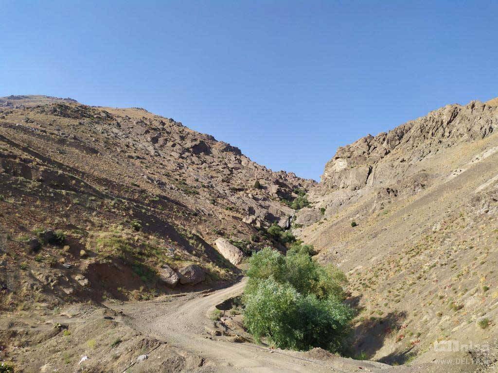 تنفس هوای پاک بهاری در غرب تهران و در میان روستای ۵۰۰ ساله