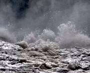 طغیان آبشار تونل کوهرنگ + فیلم | حجم عظیم فوران آب را ببینید