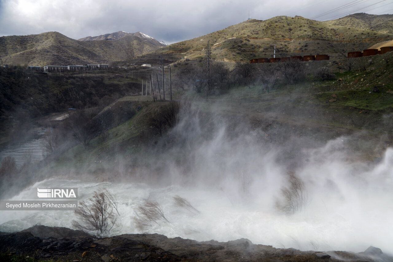 سدهای این استان یکی پس از دیگری سرریز میکنند | تصاویر