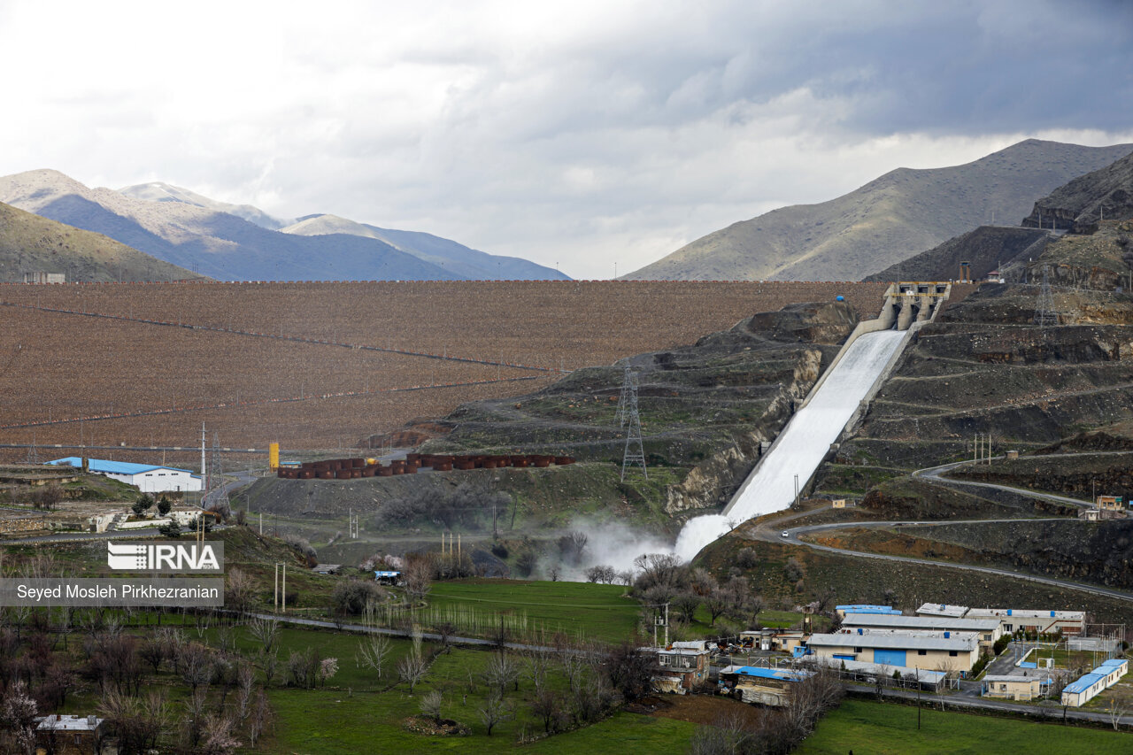 سدهای این استان یکی پس از دیگری سرریز میکنند | تصاویر