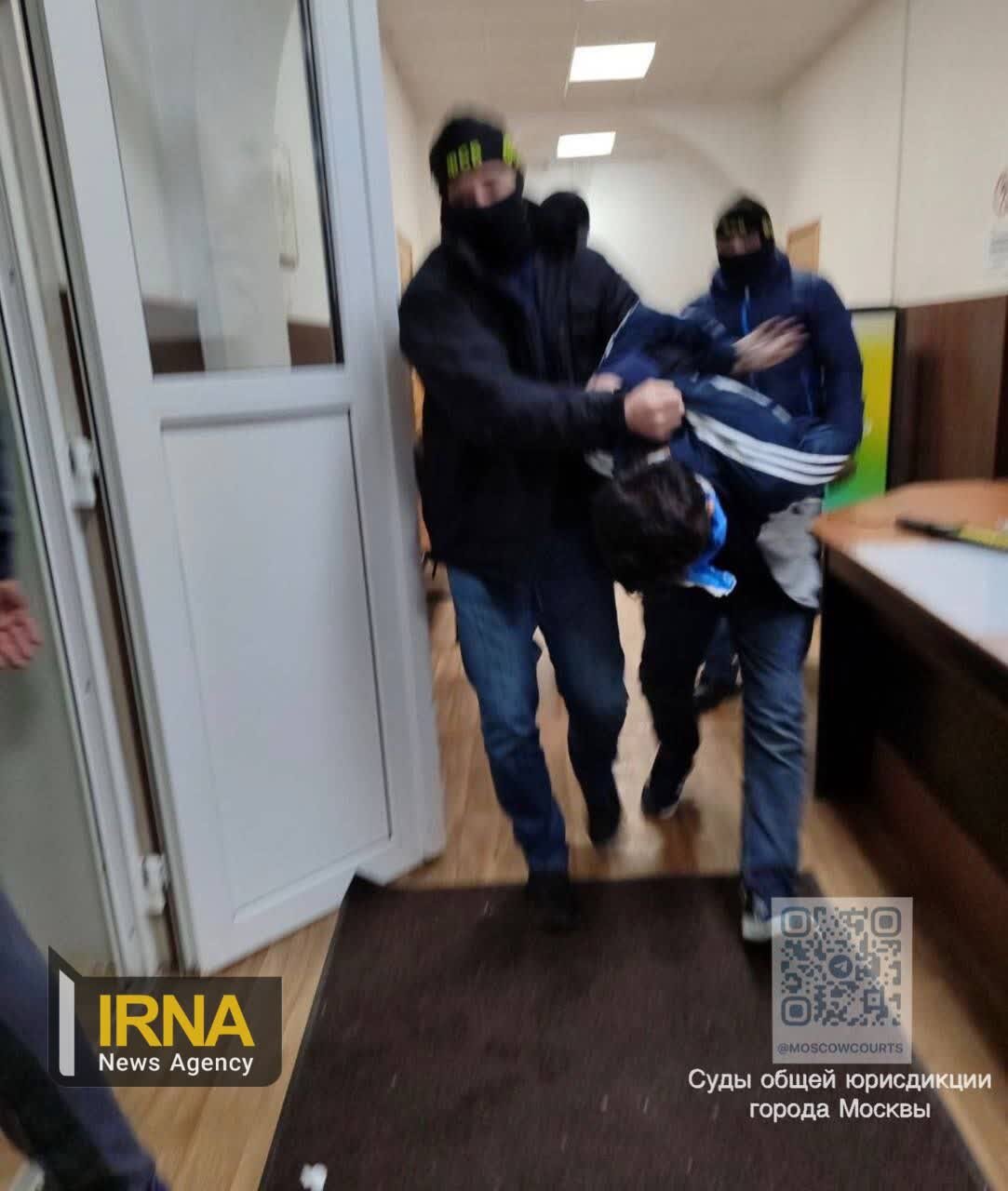 اولین تصاویر از دادگاه فوق امنیتی تروریستهای مسکو | چهره بهت زده و نگران تروریستها را ببینید