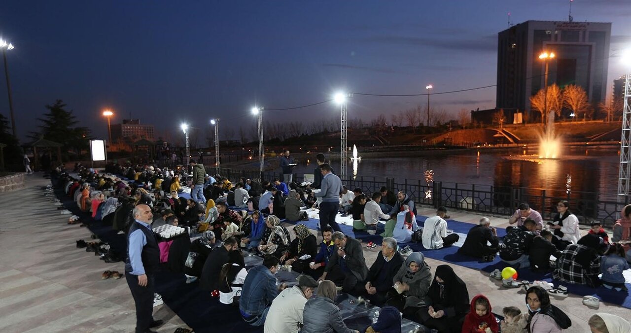 جشنواره بازی و گردشگری در همه مناطق تهران | آدرس اماکنی که شب ها پاتوق موسیقی و تفریح خانوادگی است