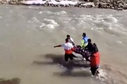 فیلم | سقوط مرد ۵۵ ساله در آبشار کوهرنگ | فوران وحشتناک آب را ببینید