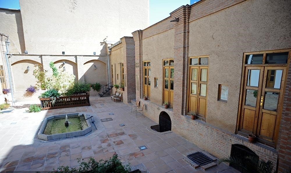 ۱۲ پیشنهاد برای موزه گردی در تهران | از موزه استاد انتظامی گرفته تا باغ موزه هنر ایرانی