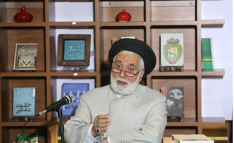 روایتی از توصیف جالب رهبر انقلاب از مجری سرشناس تلویزیون