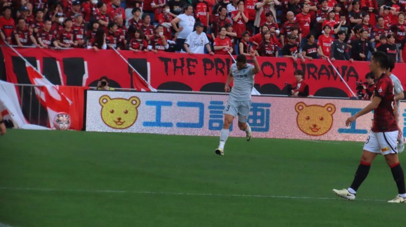 گلزنی شهاب زاهدی در ورزشگاه یکدست قرمزپوش | تصاویر