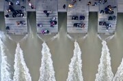تصویر عجیب پل خواجو در پر آبی زاینده رود + فیلم | جنب و جوش مردم اصفهان را در کنار پل ببینید