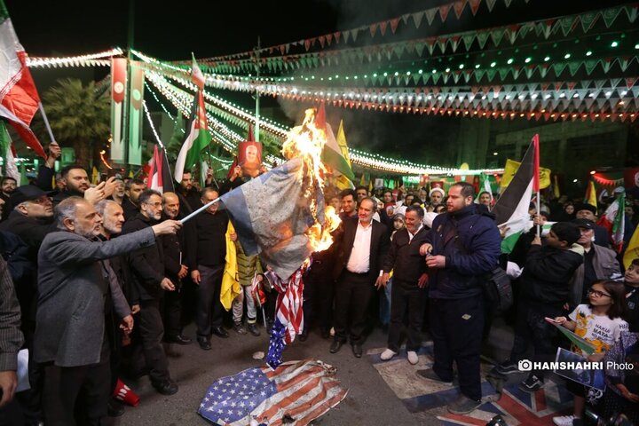 تجمع اعتراضی مردم تهران در پی حمله اسرائیل به کنسولگری ایران در سوریه