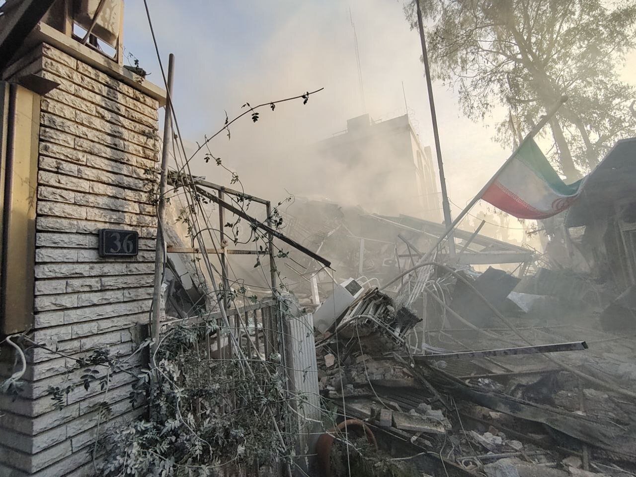 تصاویر حمله به سفارت ایران در سوریه