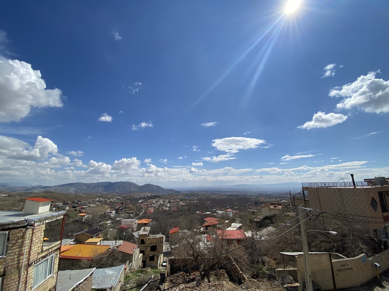بهار در بام ۸۰۰ ساله ساوجبلاغ