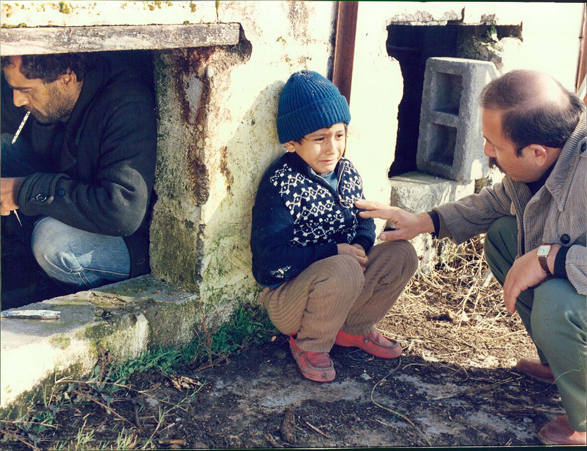 تصاویری دیده‌ نشده از کودکی رضا داوودنژاد در آغوش مرحوم فریماه فرجامی | ماجرای مرگ عمه رضا پیش از نخستین فیلم او