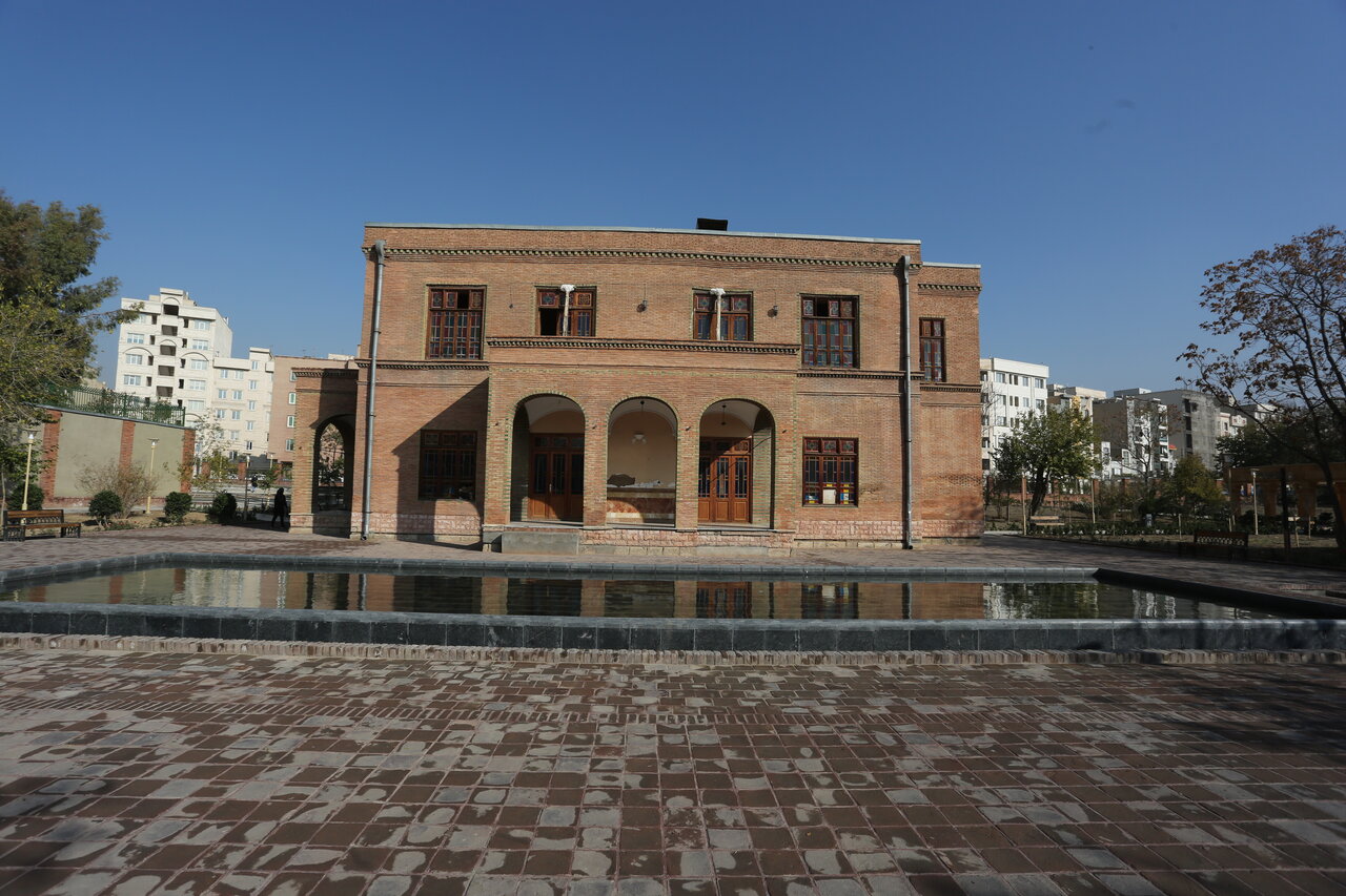 شانه به شانه شما تا عمارت تاریخی وثوقالدوله | قدم زدن در باغی که قلمرو دولاب بود