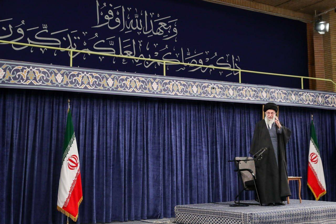 رهبر انقلاب: واقعیت های تلخ اقتصاد؛ گرانی، بی ثباتی بازار تنزل ارزش پول ملی است | رژیم صهیونیستی سیلی این اقدام را خواهد خورد