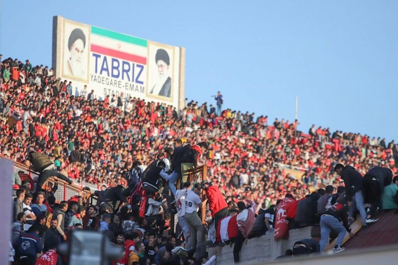 هواداران تراکتور پشت گیت های ورودی ورزشگاه | ویدئو استادیوم یادگار امام