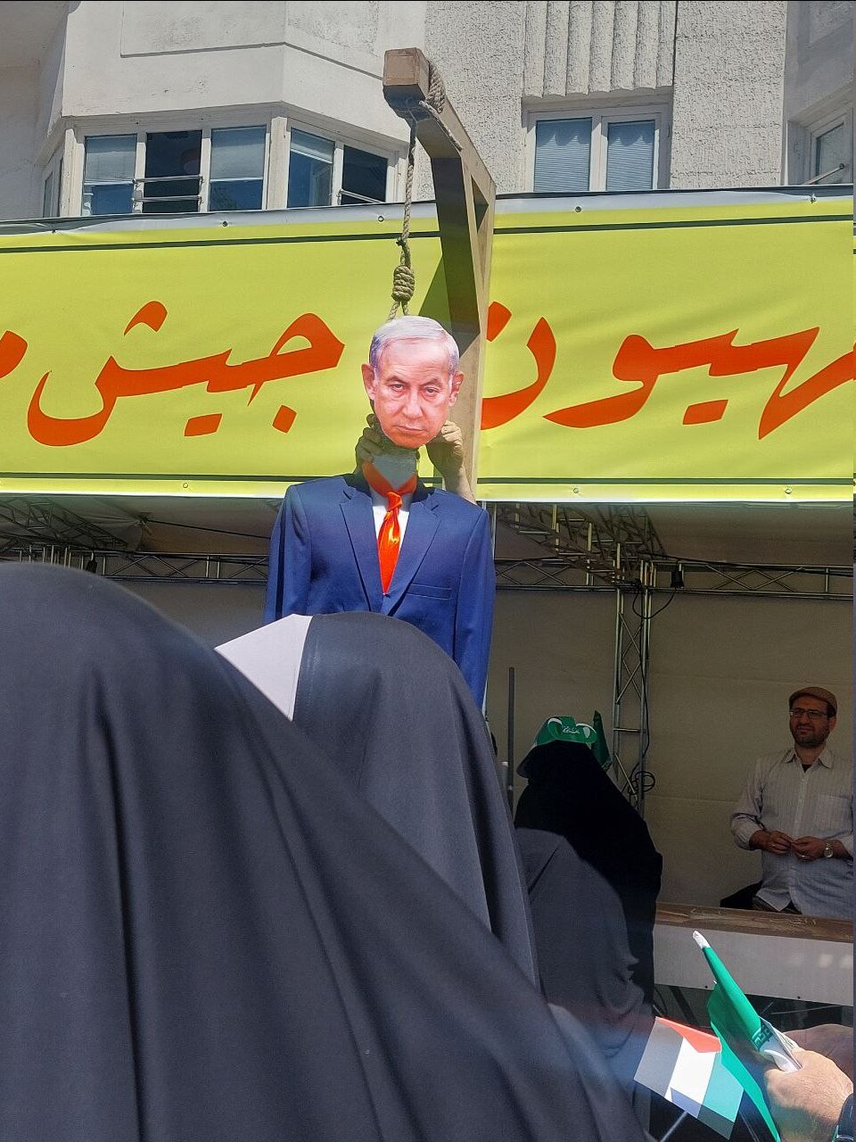 طوفان الاحرار؛ ملت ایران در دفاع از مردم غزه و فلسطین بپا خاست + تصاویر | تشییع پیکر شهدای راه قدس | حضور زیاد نخاله در راهپیمایی روز قدس تهران