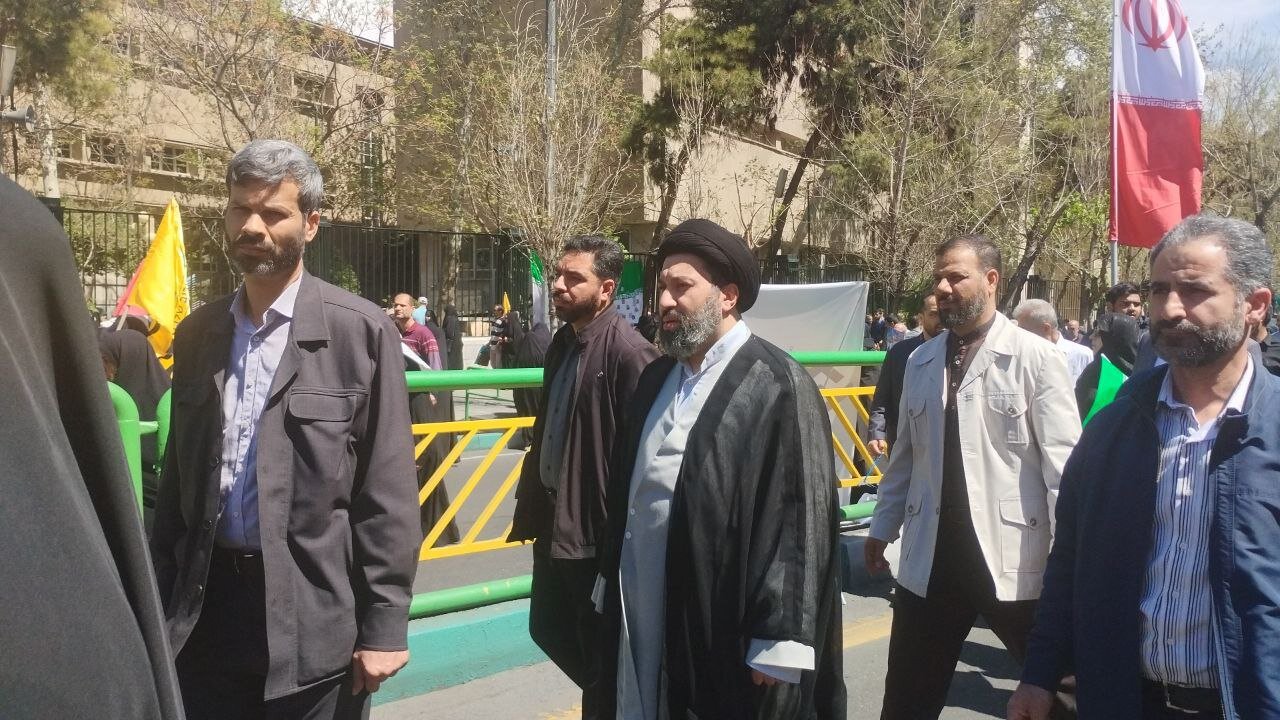 حضور میثم خامنه ای در راهپیمایی