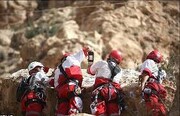لحظه جست و جوی شبانه نجاتگران برای یافتن مفقودی‌های ارتفاعات پیرانشهر + فیلم
