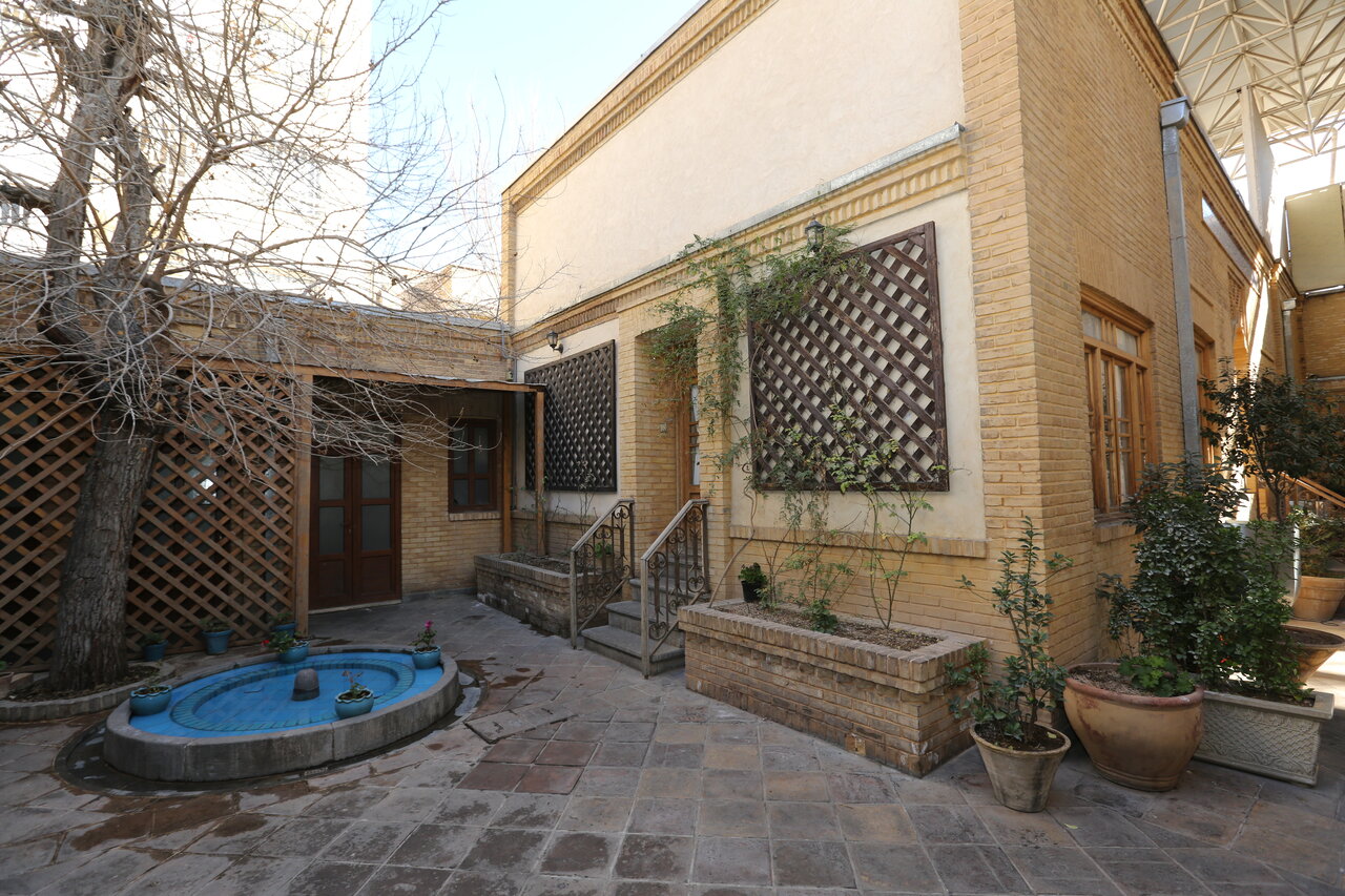 سرپناه وکیل شجاع مردم تهران