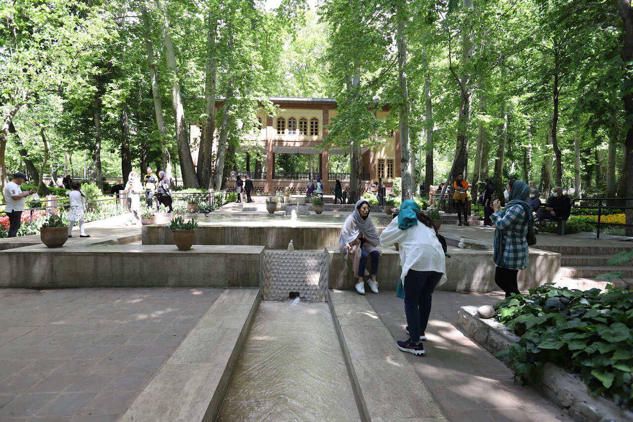 کاشانه‌ای در دل باغ ایرانی | زائران پیاده امامزاده داوود(ع) اینجا را خوب می‌شناسند