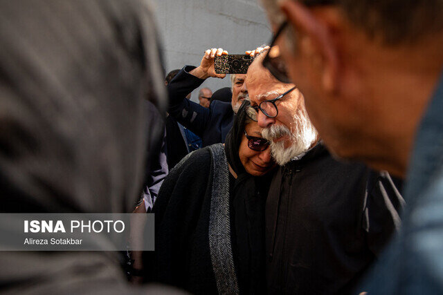 محسن تنابنده و چهرههای خاصی که برای وداع با رضا داوود نژاد آمدند + تصاویر