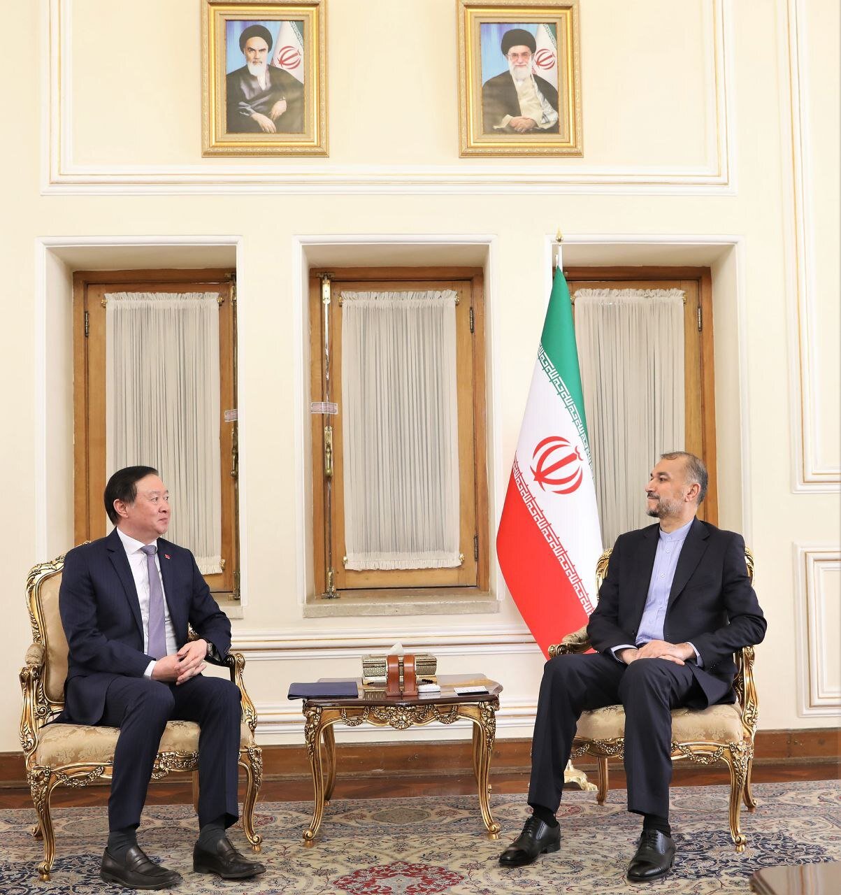 سفیر چین خداحافظی کرد؛ سفیر جدید ایتالیا آمد+ تصاویر | پوشش خانم سفیر در دیدار نخست با امیرعبداللهیان