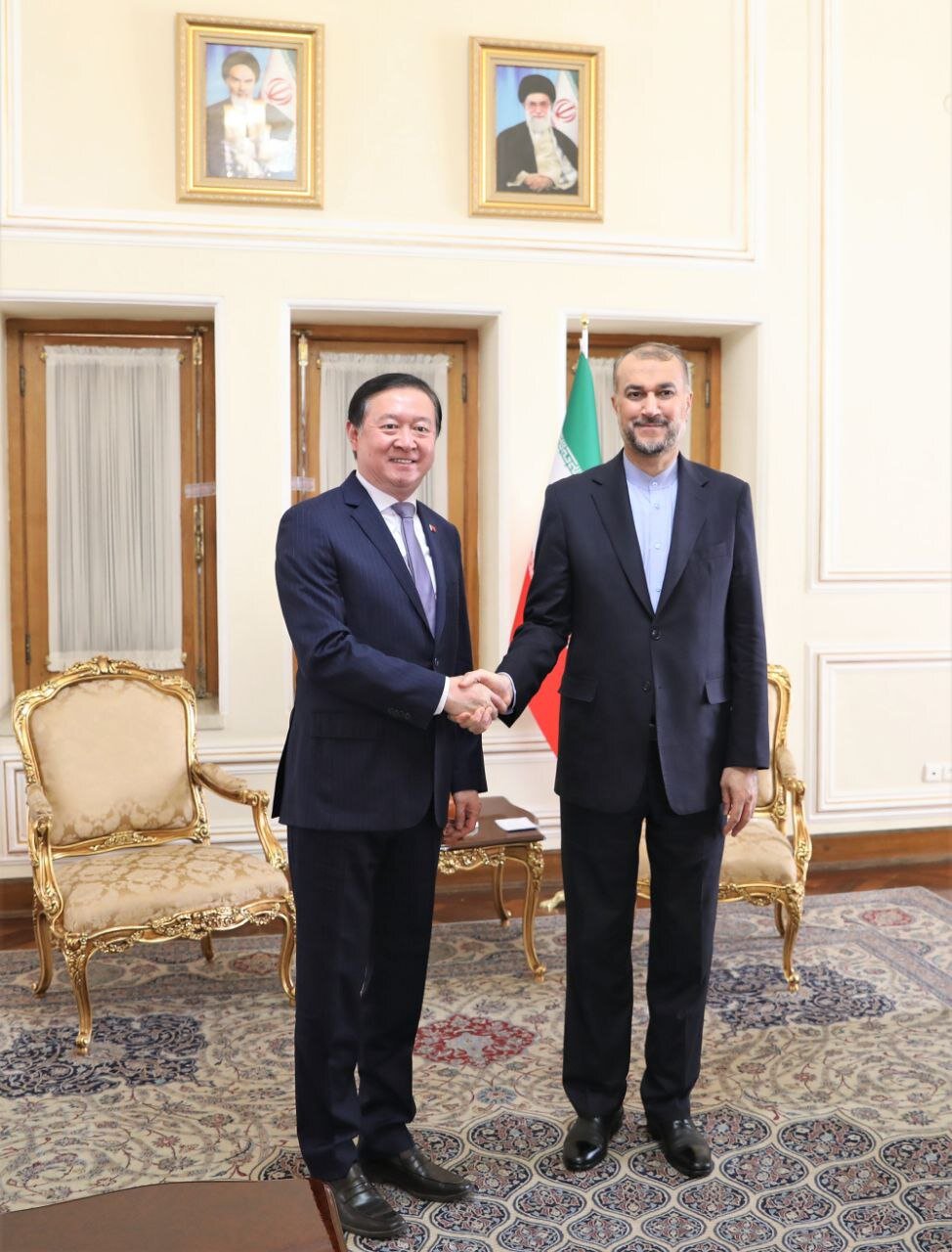 سفیر چین خداحافظی کرد؛ سفیر جدید ایتالیا آمد+ تصاویر | پوشش خانم سفیر در دیدار نخست با امیرعبداللهیان